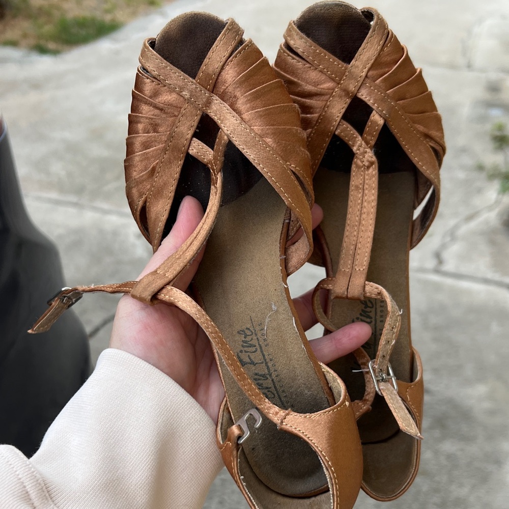 VERY FINE Tan Dance Shoes